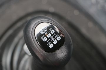 һ����� J6M�ؿ� 350���� 4X2ǣ����(�߶�)(CA4180P63K2AE5)ͼƬ