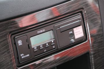 һ����� J6M�ؿ� 350���� 4X2ǣ����(�߶�)(CA4180P63K2AE5)ͼƬ