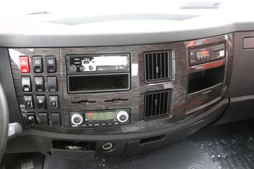 һ����� J6M�ؿ� 350���� 4X2ǣ����(�߶�)(CA4180P63K2AE5)ͼƬ