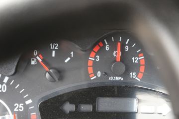 һ����� J6M�ؿ� 350���� 4X2ǣ����(�߶�)(CA4180P63K2AE5)ͼƬ