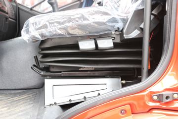 һ����� J6M�ؿ� 350���� 4X2ǣ����(�߶�)(CA4180P63K2AE5)ͼƬ