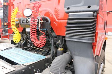 һ����� J6M�ؿ� 350���� 4X2ǣ����(�߶�)(CA4180P63K2AE5)ͼƬ