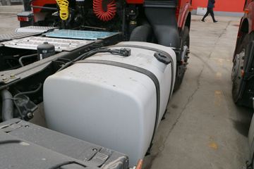 һ����� J6M�ؿ� 350���� 4X2ǣ����(�߶�)(CA4180P63K2AE5)ͼƬ