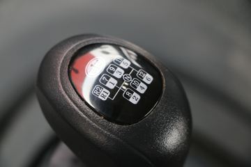 һ����� J6P�ؿ� �±����� 460���� 6X4ǣ����(CA4250P66K24T1A1E5)ͼƬ