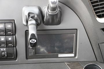 һ����� J6P�ؿ� �±����� 460���� 6X4ǣ����(CA4250P66K24T1A1E5)ͼƬ