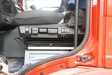 һ����� J6P�ؿ� �±����� 460���� 6X4ǣ����(CA4250P66K24T1A1E5)ͼƬ