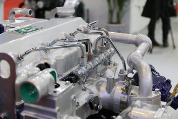 德威D40&nbsp;发动机外观                                                图片