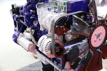 德威D40&nbsp;发动机外观                                                图片