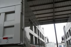 华菱重卡 300马力 6X4 5.6米自卸车(HN3252P34C9M3) 华菱重卡 300马力 6X4 5.6米自卸车(HN3252P34C9M3)