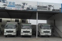 华菱重卡 300马力 6X4 5.6米自卸车(HN3252P34C9M3) 华菱重卡 300马力 6X4 5.6米自卸车(HN3252P34C9M3)