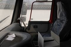 中国重汽 HOWO重卡 375马力 8X4 7.6米自卸车(侧翻)(ZZ3317N4067C1)