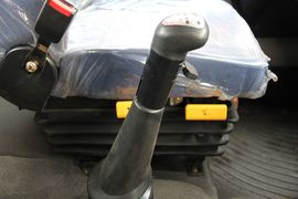 远威&nbsp;牵引车驾驶室                                               图片