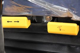 远威&nbsp;牵引车驾驶室                                               图片