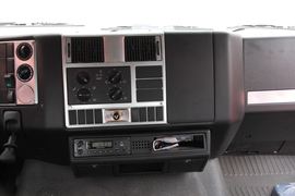 远威&nbsp;牵引车驾驶室                                               图片