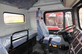 远威&nbsp;牵引车驾驶室                                               图片