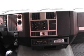 远威&nbsp;自卸车驾驶室                                               图片