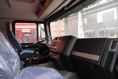 江铃重汽 远威重卡 340马力 8X4 8米自卸车(SXQ3310M)