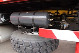 远威&nbsp;自卸车底盘                                                图片