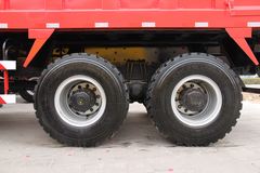 江铃重汽 远威重卡 340马力 8X4 8米自卸车(SXQ3310M)