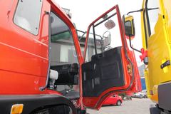 江铃重汽 远威重卡 260马力 8X4 7.6米自卸车(SXQ3310G5D2)