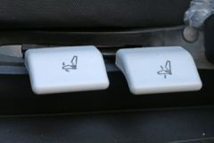 青岛解放 悍V重卡 240马力 6X2 7.7米仓栅式载货车(CA5250CCYP1K2L5T3E5A80-1)