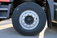 青岛解放 悍V重卡 240马力 6X2 7.7米仓栅式载货车(CA5250CCYP1K2L5T3E5A80-1)