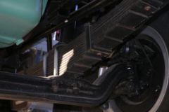 青岛解放 悍V重卡 240马力 6X2 7.7米仓栅式载货车(CA5250CCYP1K2L5T3E5A80-1)