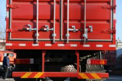 青岛解放 悍V重卡 240马力 6X2 7.7米仓栅式载货车(CA5250CCYP1K2L5T3E5A80-1)