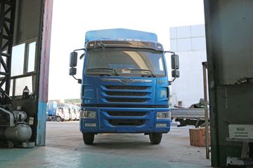 青岛解放 龙VH中卡 220马力 4X2 6.75米仓栅式载货车(CA5189CCYPK2L2E5A80)