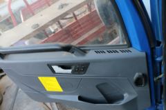 青岛解放 龙VH中卡 220马力 4X2 6.75米仓栅式载货车(CA5189CCYPK2L2E5A80)