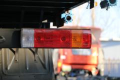 青岛解放 途V重卡 350马力 8X4 9.5米仓栅式载货车(CA5313CCYP2K2L7T4E5A80-1)