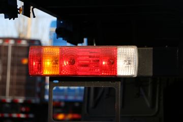 �ൺ��� ;V�ؿ� 350���� 8X4 9.5�ײ�դʽ�ػ���(CA5313CCYP2K2L7T4E5A80-1)ͼƬ