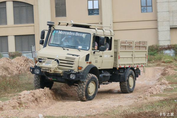 奔驰 乌尼莫克U4000 220马力 4X4越野救援车