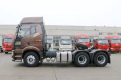 一汽解放 新J6P重卡 领航版 四季款 550马力 6X4牵引车(CA4250P66K25T1A1E5)