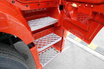 һ����� ��J6P�ؿ� �ʻݰ� �±����� 420���� 6X4ǣ����(CA4250P66K24T1A1E5)ͼƬ