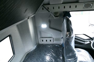 һ����� ��J6P�ؿ� �ʻݰ� �±����� 420���� 6X4ǣ����(CA4250P66K24T1A1E5)ͼƬ