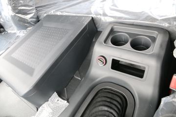 һ����� ��J6P�ؿ� �ʻݰ� �±����� 420���� 6X4ǣ����(CA4250P66K24T1A1E5)ͼƬ