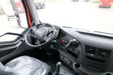 һ����� ��J6P�ؿ� �ʻݰ� �±����� 420���� 6X4ǣ����(CA4250P66K24T1A1E5)ͼƬ