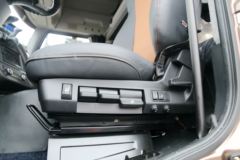 一汽解放 新J6P重卡 领航版 四季款 550马力 6X4牵引车(CA4250P66K25T1A1E5)