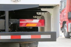 陕汽重卡 德龙L6000 4X2 厢式载货车