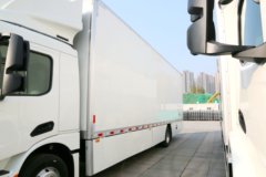 陕汽重卡 德龙L6000 4X2 厢式载货车