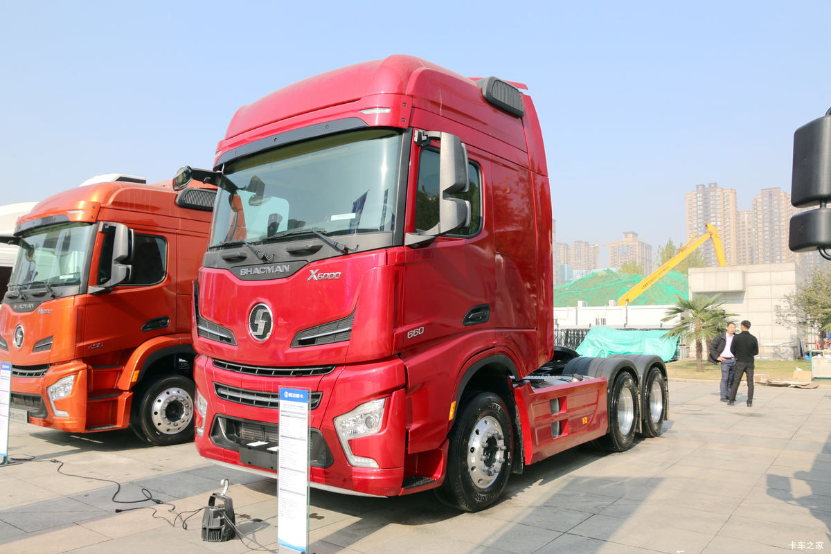 陕汽重卡 德龙X6000 660马力 6X4 AMT自动挡牵引车(国六)