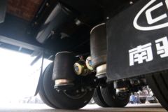 南骏汽车 瑞宇K60G 300马力 6X2 9.47米中置轴货车
