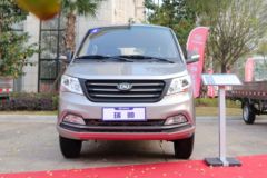 皎皎兮似轻云之蔽月，飘飘兮若回风之流雪