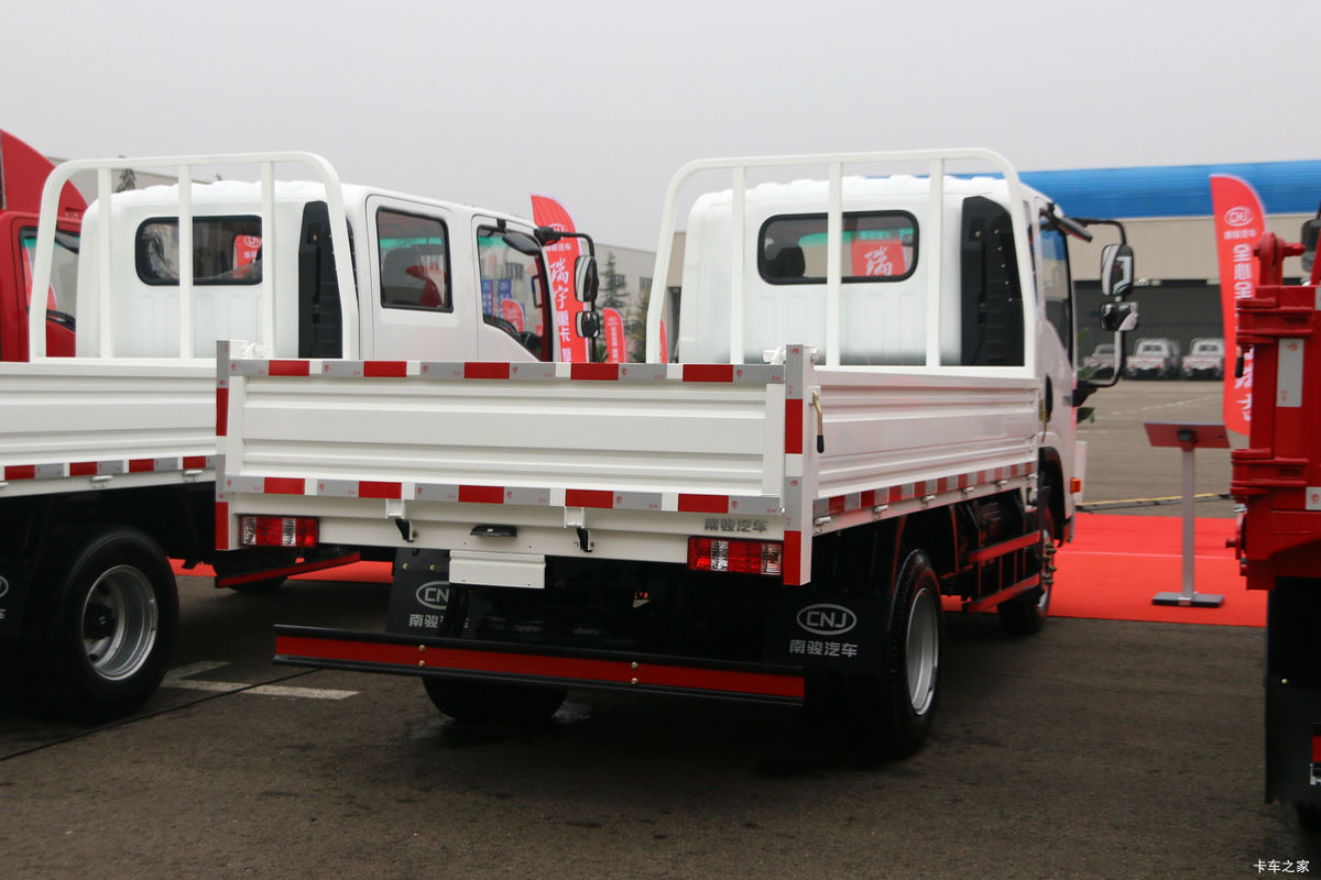 �Ͽ����� ���D20P ������ 87���� 4X2 3.3����ж��(NJA3040EPE31V)���                                                