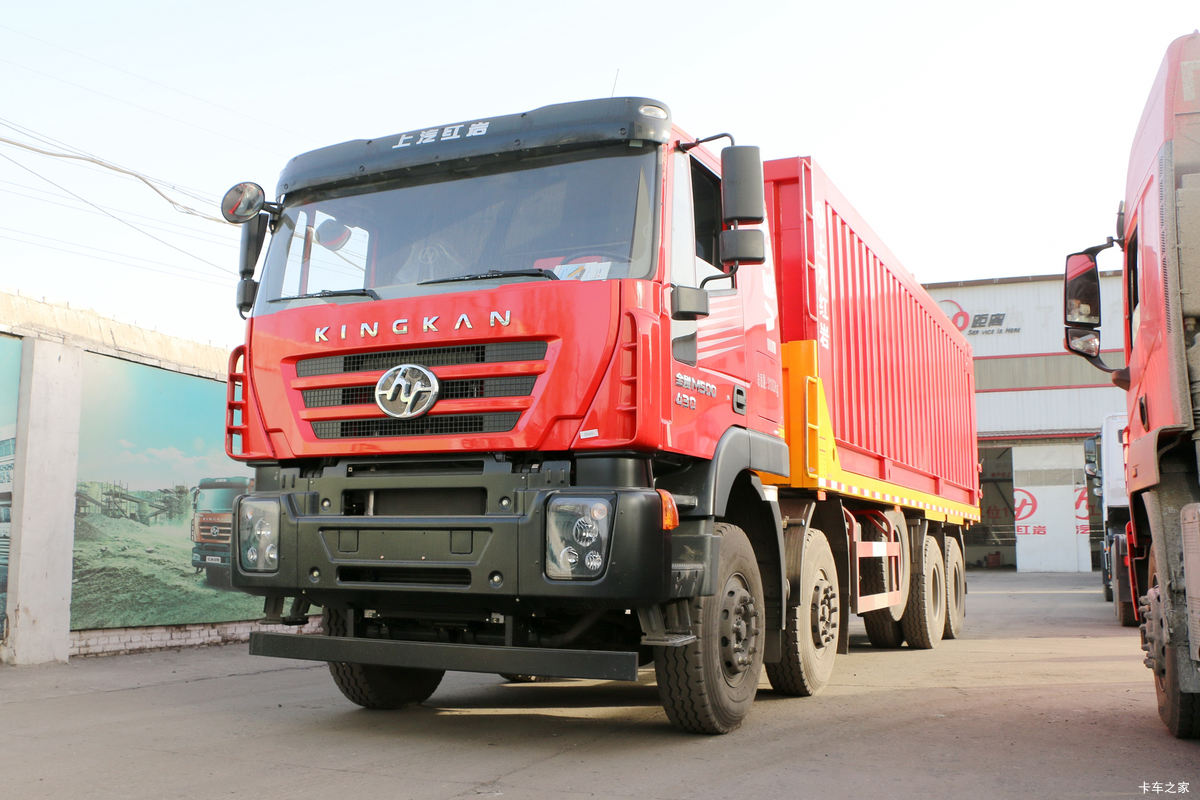 上汽红岩 新金刚M500 轻量化版 290马力 8X4 5.6米自卸车