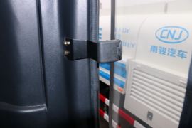 瑞吉J30&nbsp;混凝土搅拌车驾驶室                                               图片