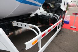 瑞吉J30&nbsp;混凝土搅拌车底盘                                                图片