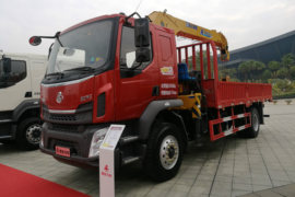 新乘龙M3&nbsp;随车吊外观图片