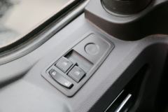 陕汽商用车 轩德E6 18T 4X2 7.75米排半纯电动厢式载货车217.2kWh